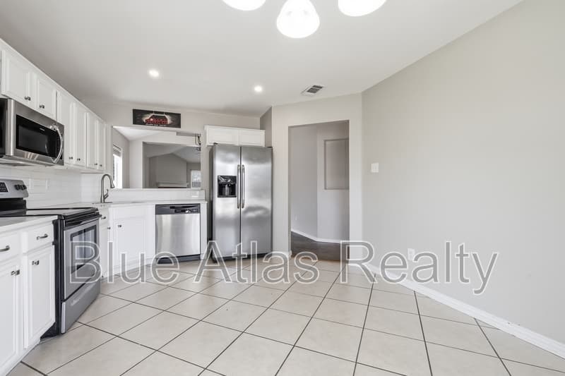 Little Elm House: 1012 Waterview Drive