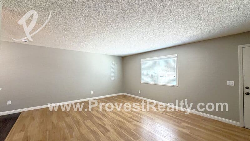 Hesperia House: 16397 Spruce St