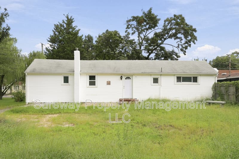 Sicklerville House: 1785 Williamstown Rd