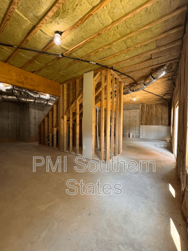 Greenville House: 711 Rockcliff St