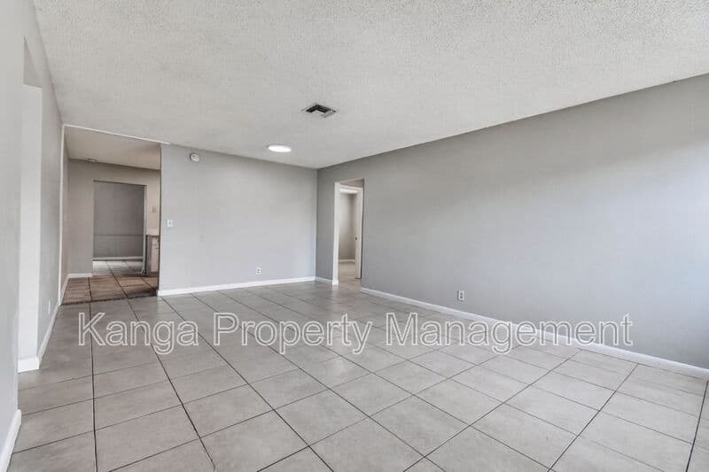 Riviera Beach House: 1037 W 28Th St