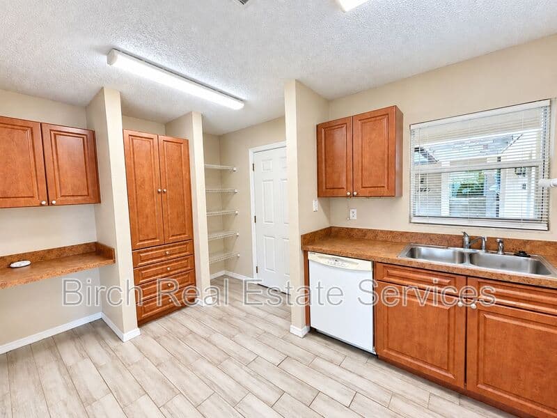 Clearwater House: 1844 East Drive