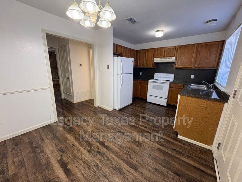 CLEBURNE Condo: 1601 N Nolan River Rd