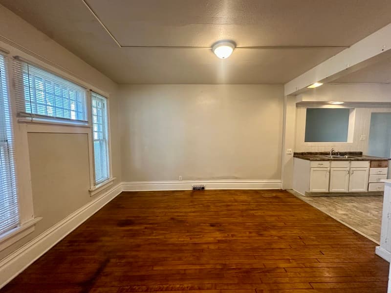 Cedar Rapids House: 1555 Park Ave SE