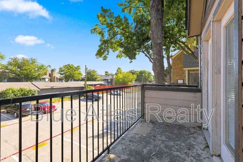 Dallas Condo: 9803 Walnut St