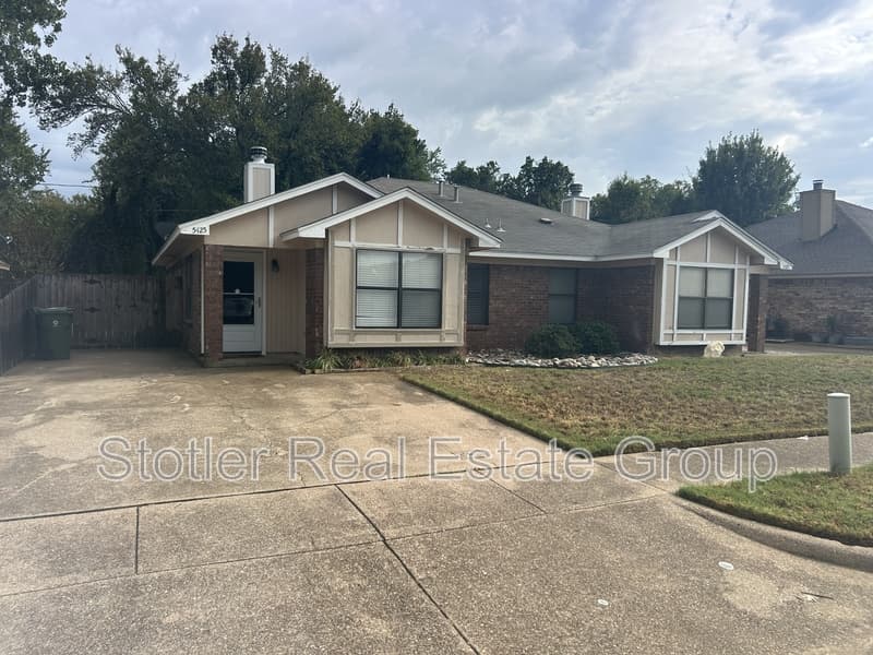 Arlington House: 5425 Stagetrail Drive