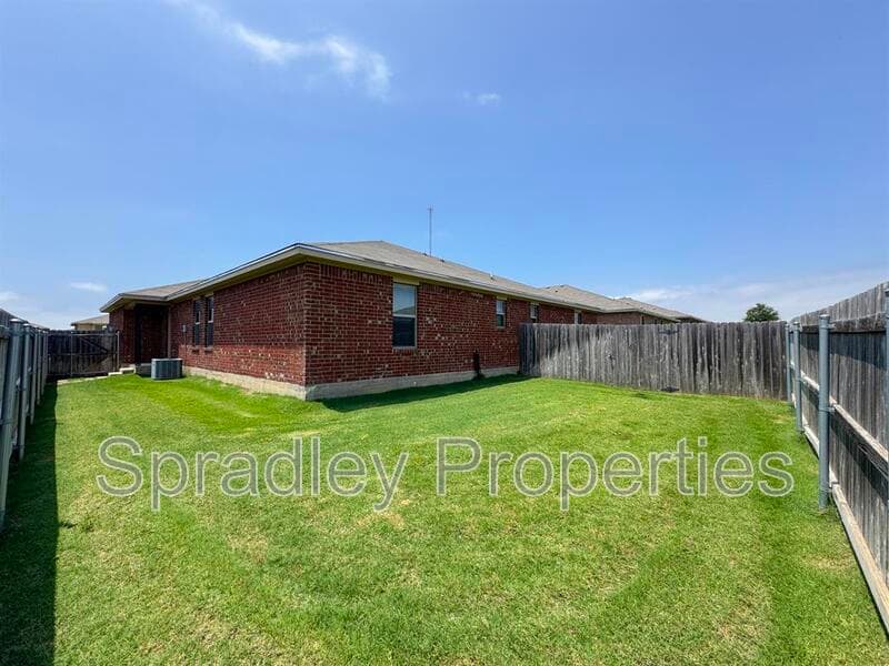 Belton Condo: 1576 Brady Way
