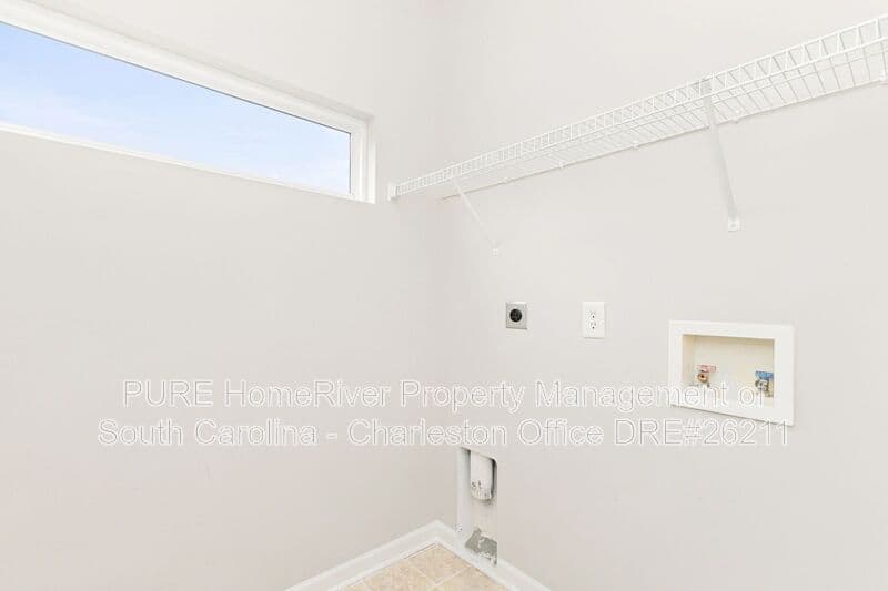Summerville House: 207 Summer View Rd