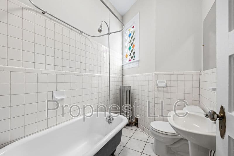 Memphis House: 1306 Carr Ave