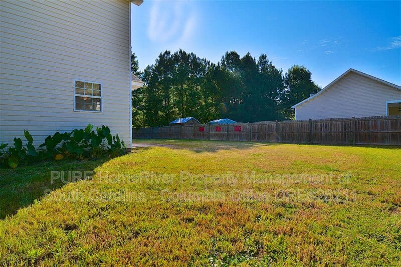 Elgin House: 20 Sugar Maple Ct