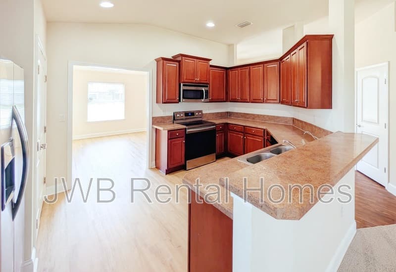 Jacksonville House: 7547 Westland Oaks Dr