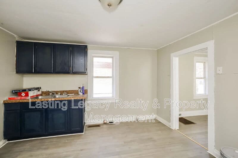 Winston Salem House: 438 W 24th Street