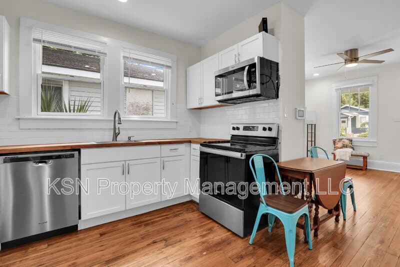 Savannah House: 669 East 32nd Street