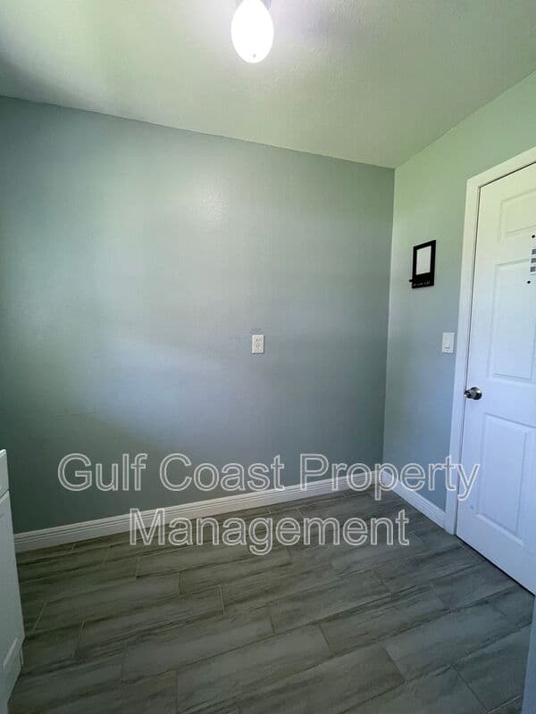 North Port House: 3365 Avanti Circle