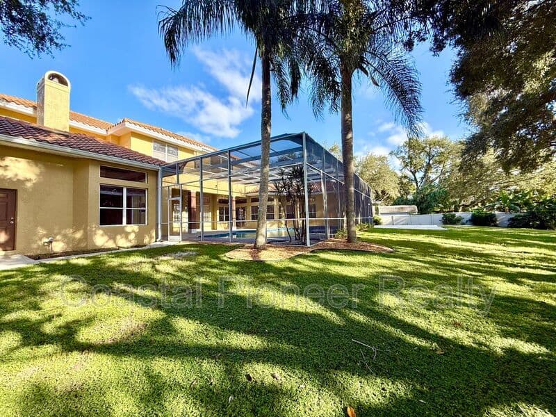 Largo House: 10334 Longwood Dr