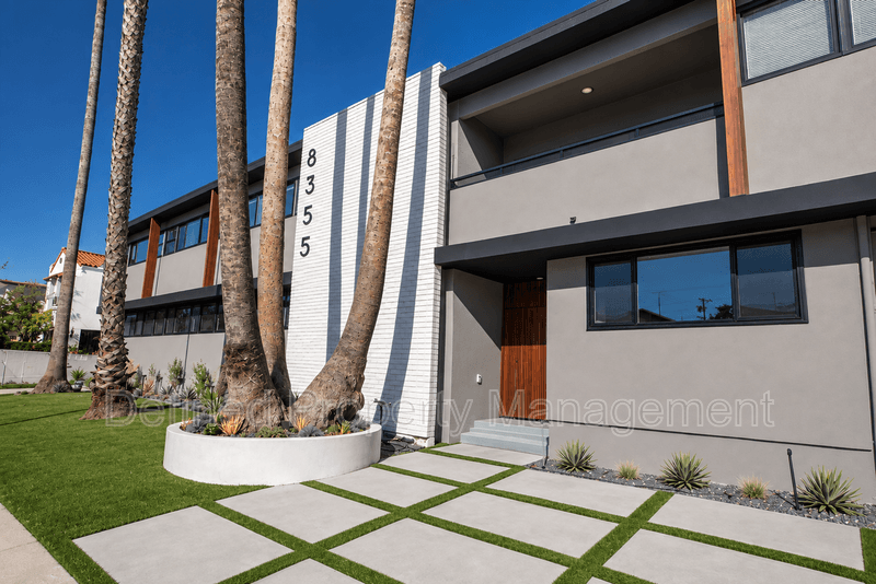 Los Angeles Condo: 8355 Blackburn Ave