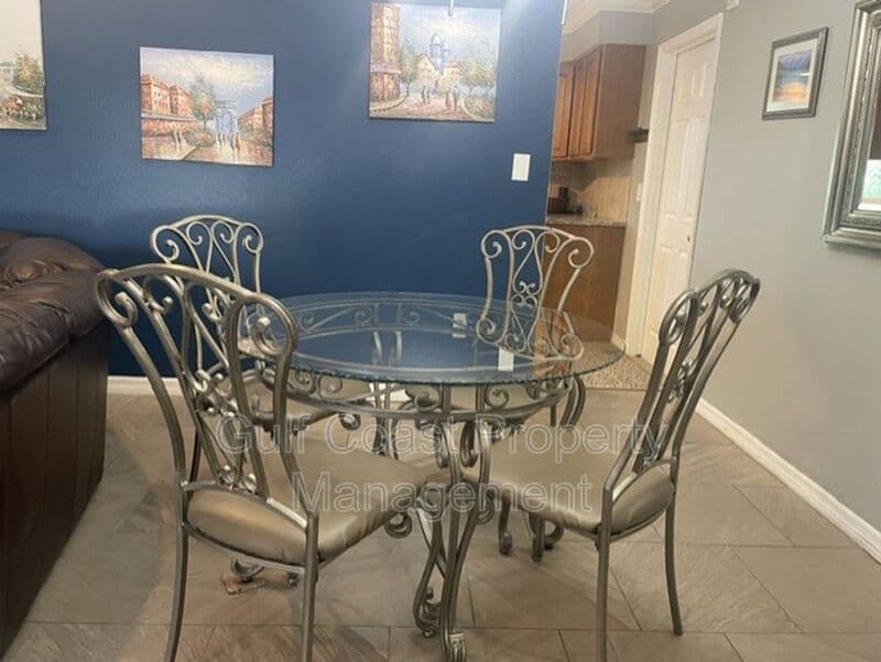 Sarasota House: 3737 Kingswood Dr