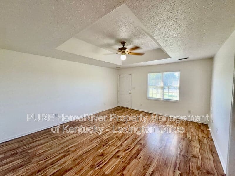 Harrodsburg Apartment: 105 Murphy Lane