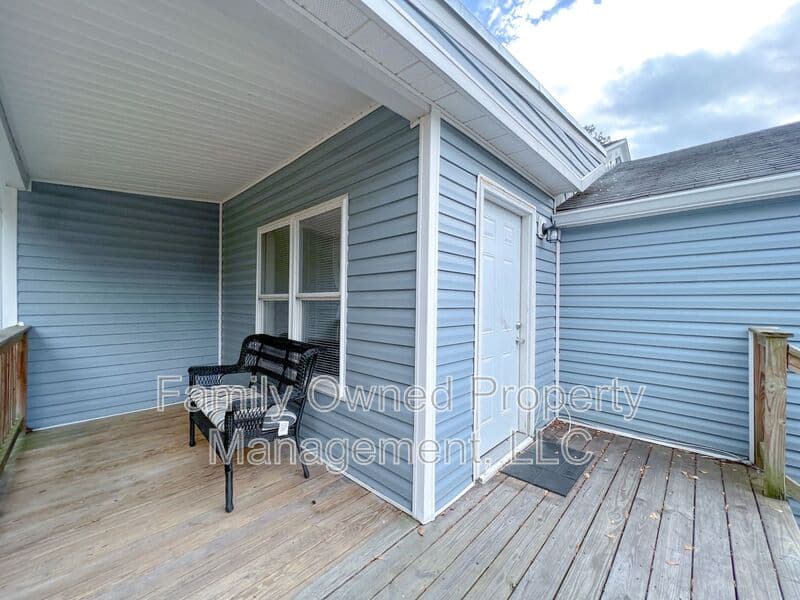 Summerville House: 806-B N Magnolia St