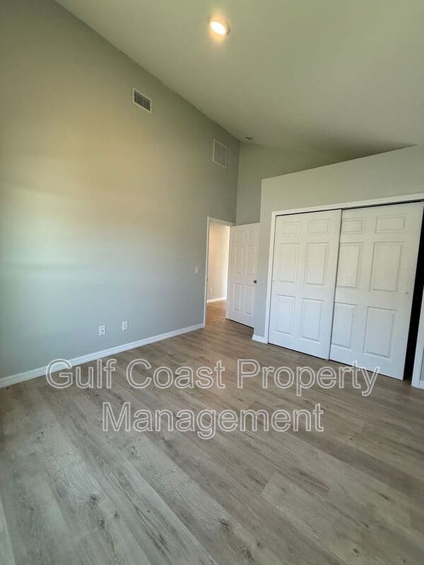 North Port House: 3294 West Price Blvd