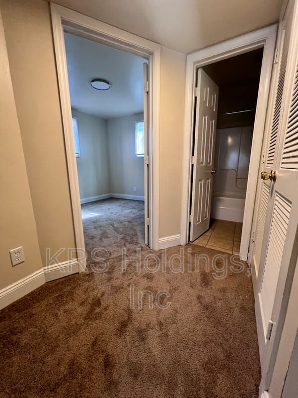 Richmond Condo: 2110 Phaup ST