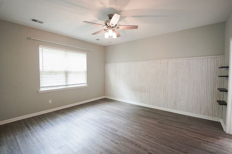 Richmond Hill House: 24 Crown Ct