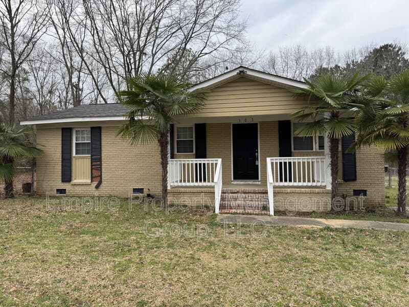Lugoff House: 103 Yorkshire Drive