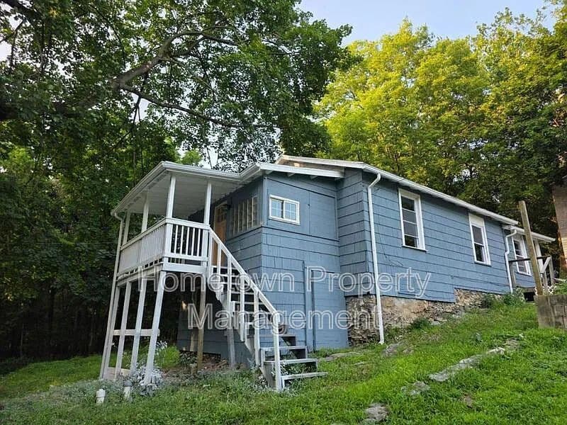 Lancaster House: 45 Circle Ave