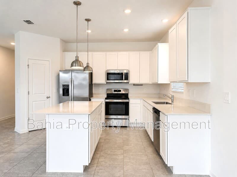 Davenport House: 348 Heroic Rd
