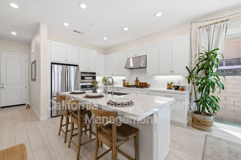 Valencia House: 27233 Red Willow Court