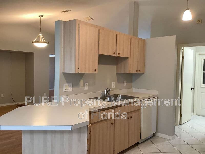 Ocala House: 16 Almond Terrace