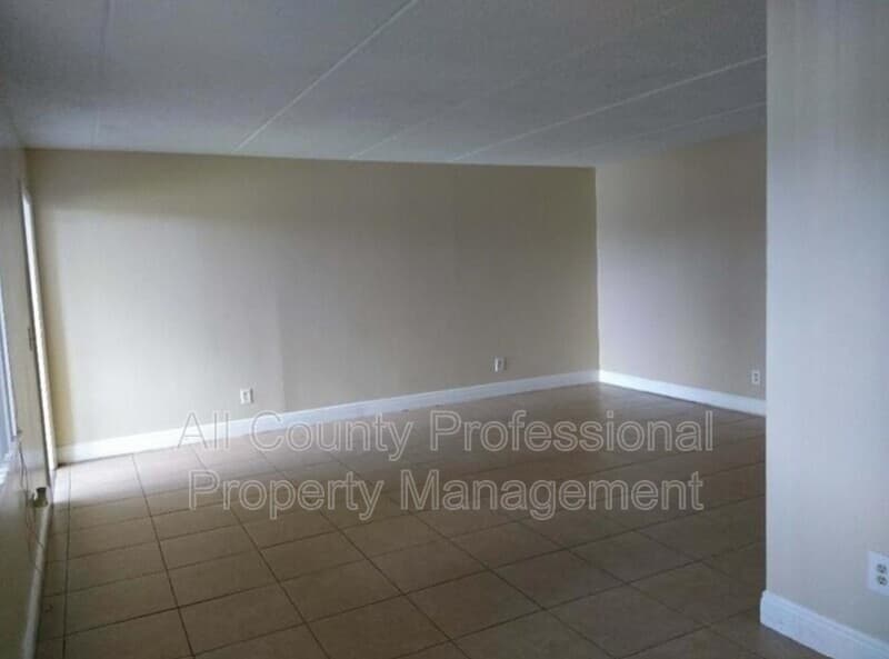 Boynton Beach Condo: 1205 Meadows Circle