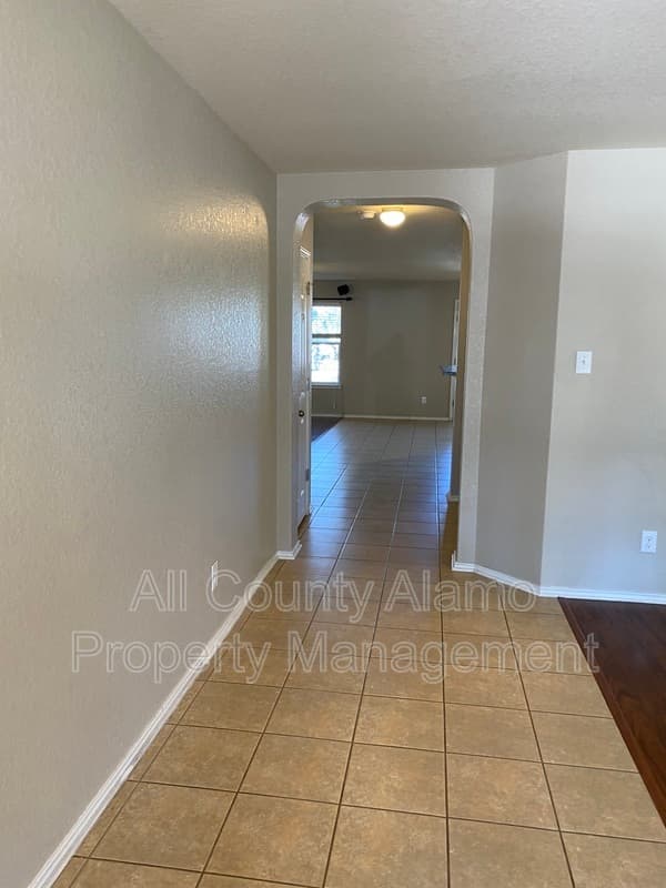 San Antonio House: 156 Katherine Way