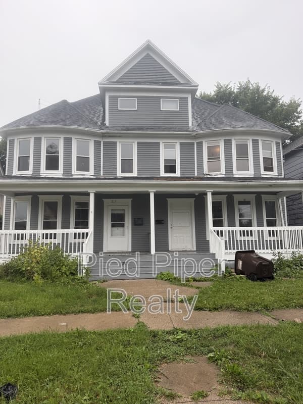 Freeport Condo: 817 S Benton Ave