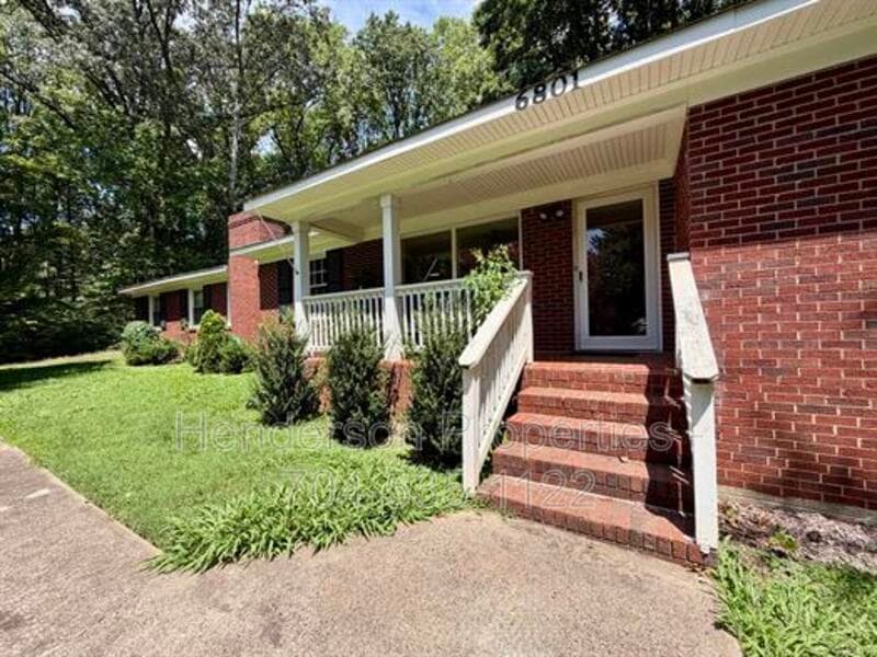 Charlotte House: 6801 Woodland Cr