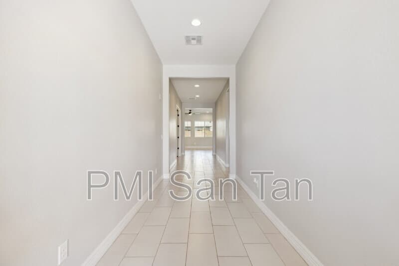 Queen Creek House: 20598 East Avenida Del Valle Court