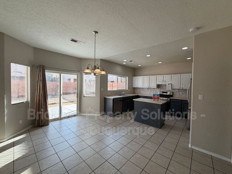 Albuquerque House: 7008 Tree Line Ave NW