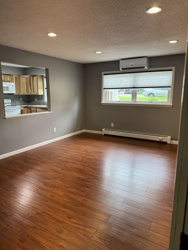 Monticello Condo: 705 E 3rd St #4