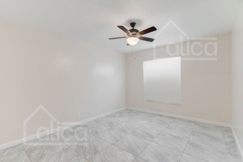 Riviera Beach House: 742 W 6th St
