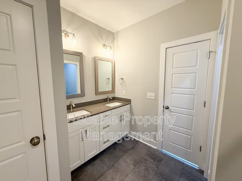 Clayton House: 22 S Laird Dr