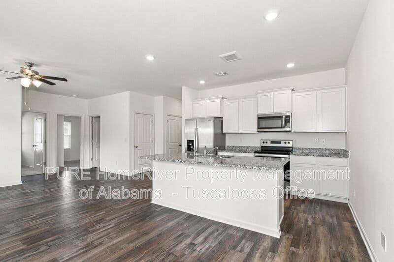 Northport House: 4943 Copper Loop Rd