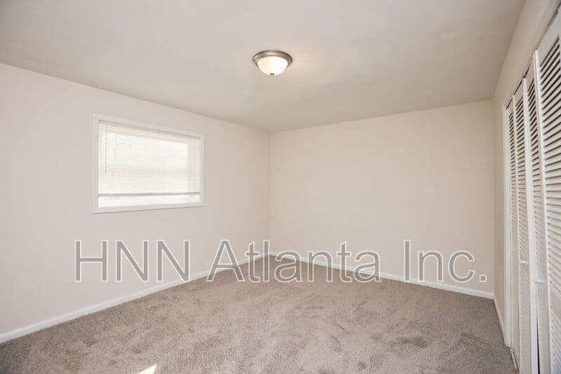 Atlanta Condo: 2157 Lenox Rd, NE