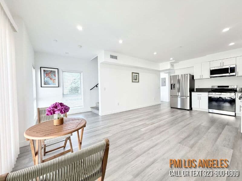 Los Angeles Condo: 1258 Leighton Avenue
