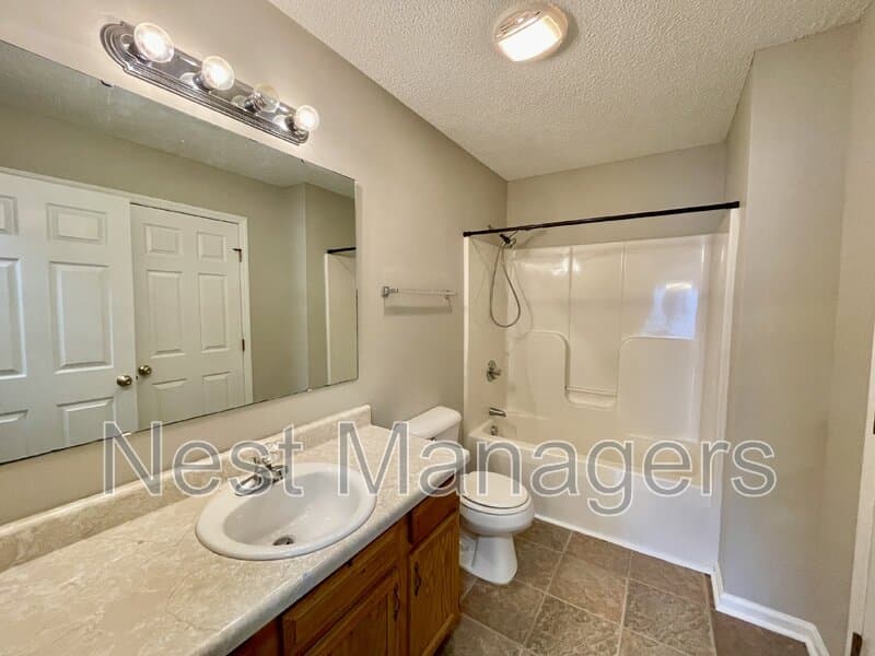 Fayetteville House: 804 Nighthawk Place