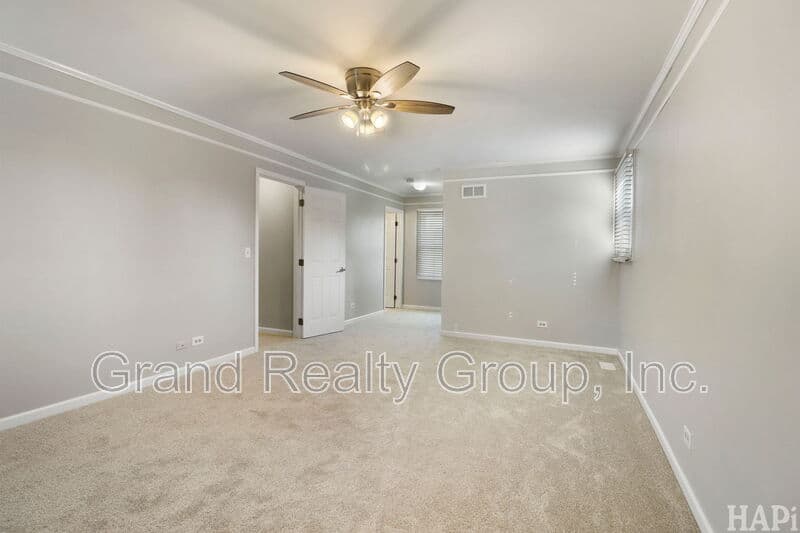 Vernon Hills House: 507 Exeter Place