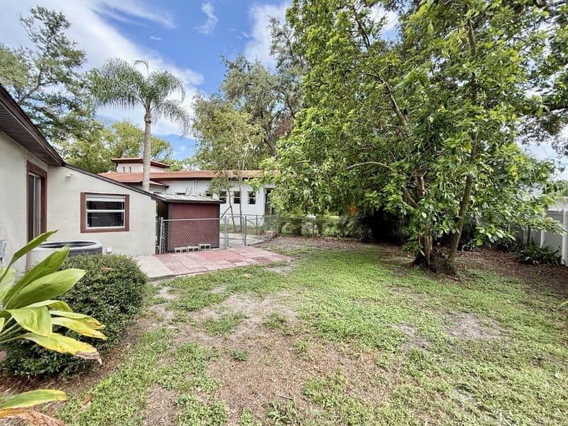 Tampa House: 1502 West Country Club Drive