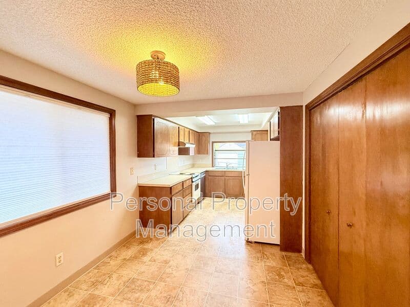 Vancouver House: 414 W 39th St