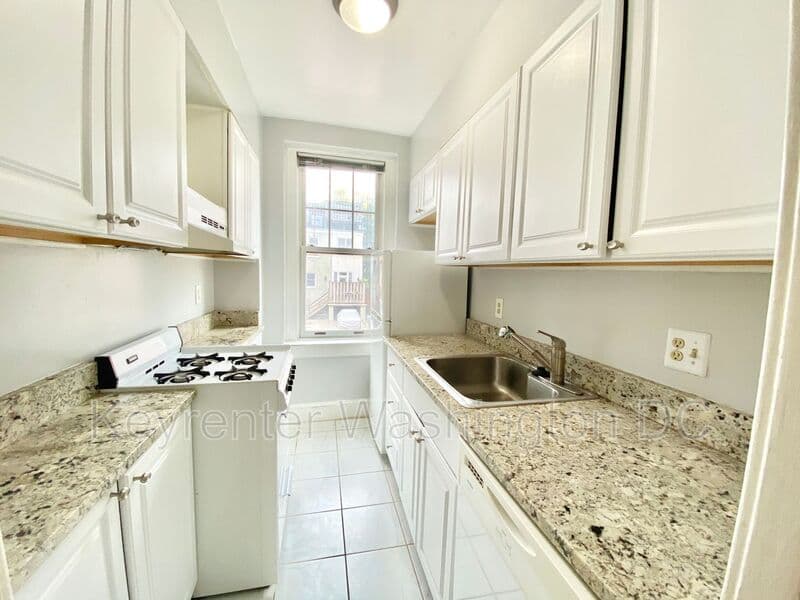 Washington Condo: 2410 20th St, NW