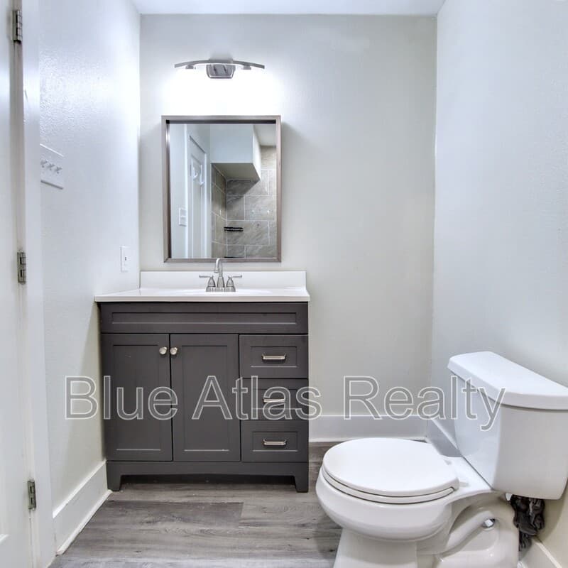 Rowlett House: 5708 Flamingo Court