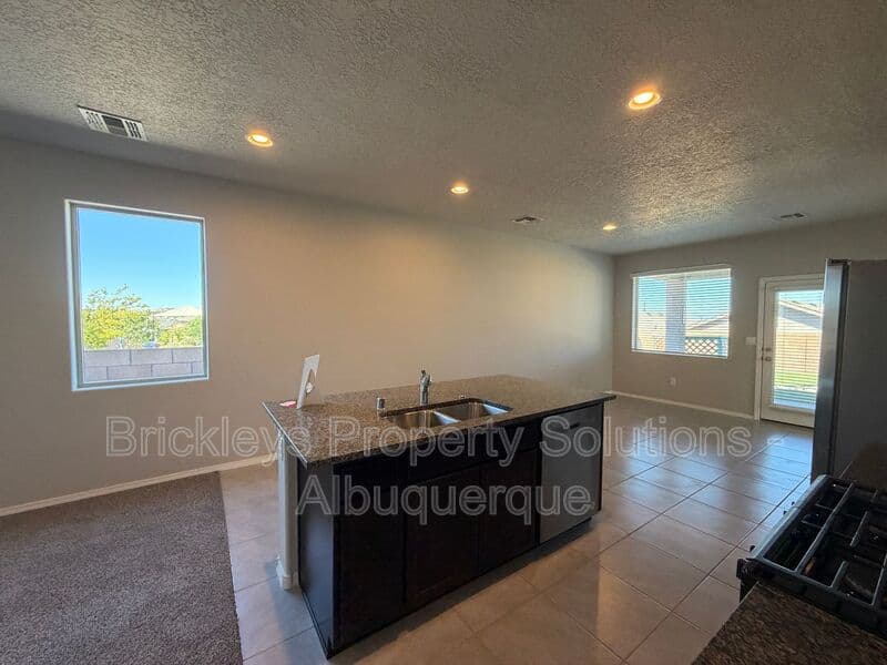 Rio Rancho House: 4875 Mount Salas St NE